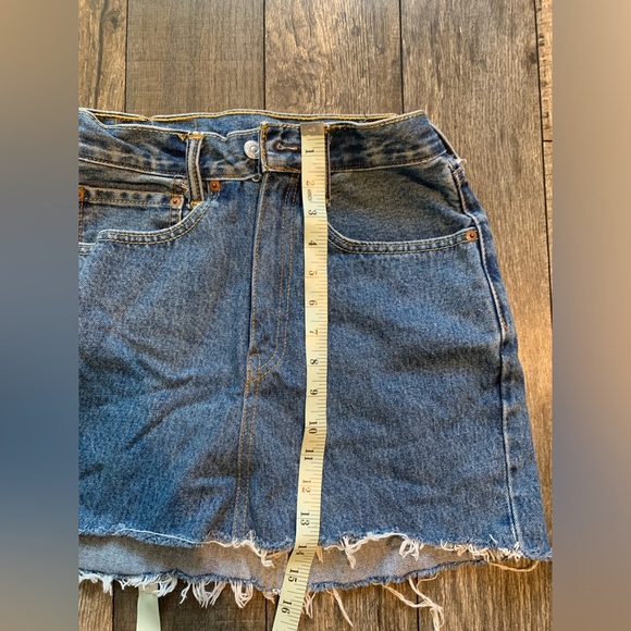 Levis jean skirt - Picture 3 of 3